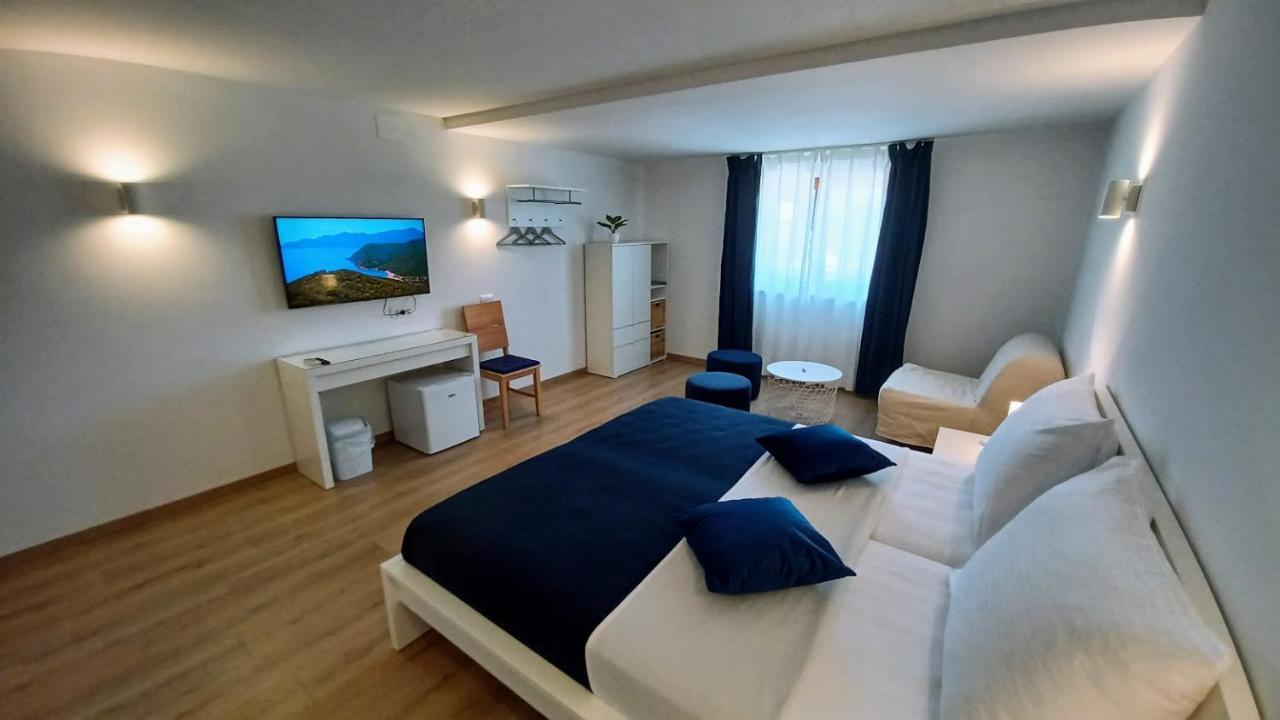 Amaryllis Residence, Apartment Diana & Deluxe Rooms With Shared Kitchen ヴェリ・ロシニュ エクステリア 写真