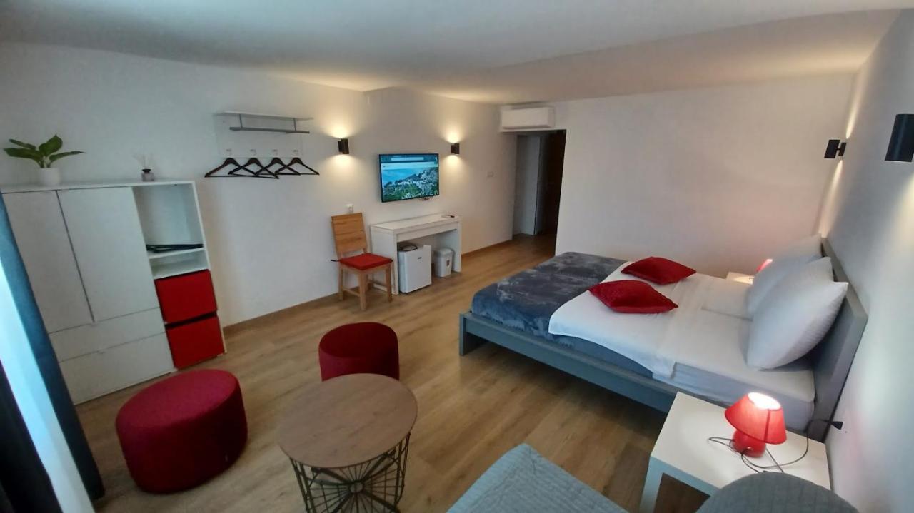 Amaryllis Residence, Apartment Diana & Deluxe Rooms With Shared Kitchen ヴェリ・ロシニュ エクステリア 写真