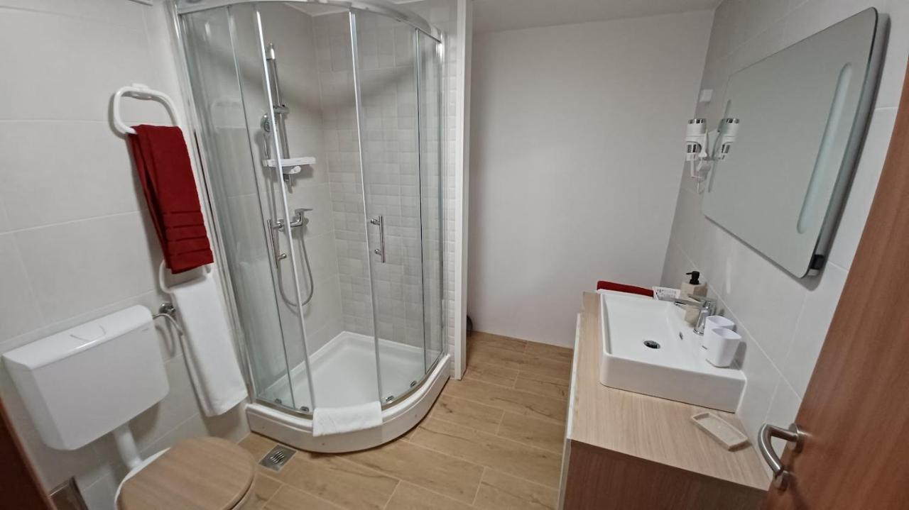 Amaryllis Residence, Apartment Diana & Deluxe Rooms With Shared Kitchen ヴェリ・ロシニュ エクステリア 写真