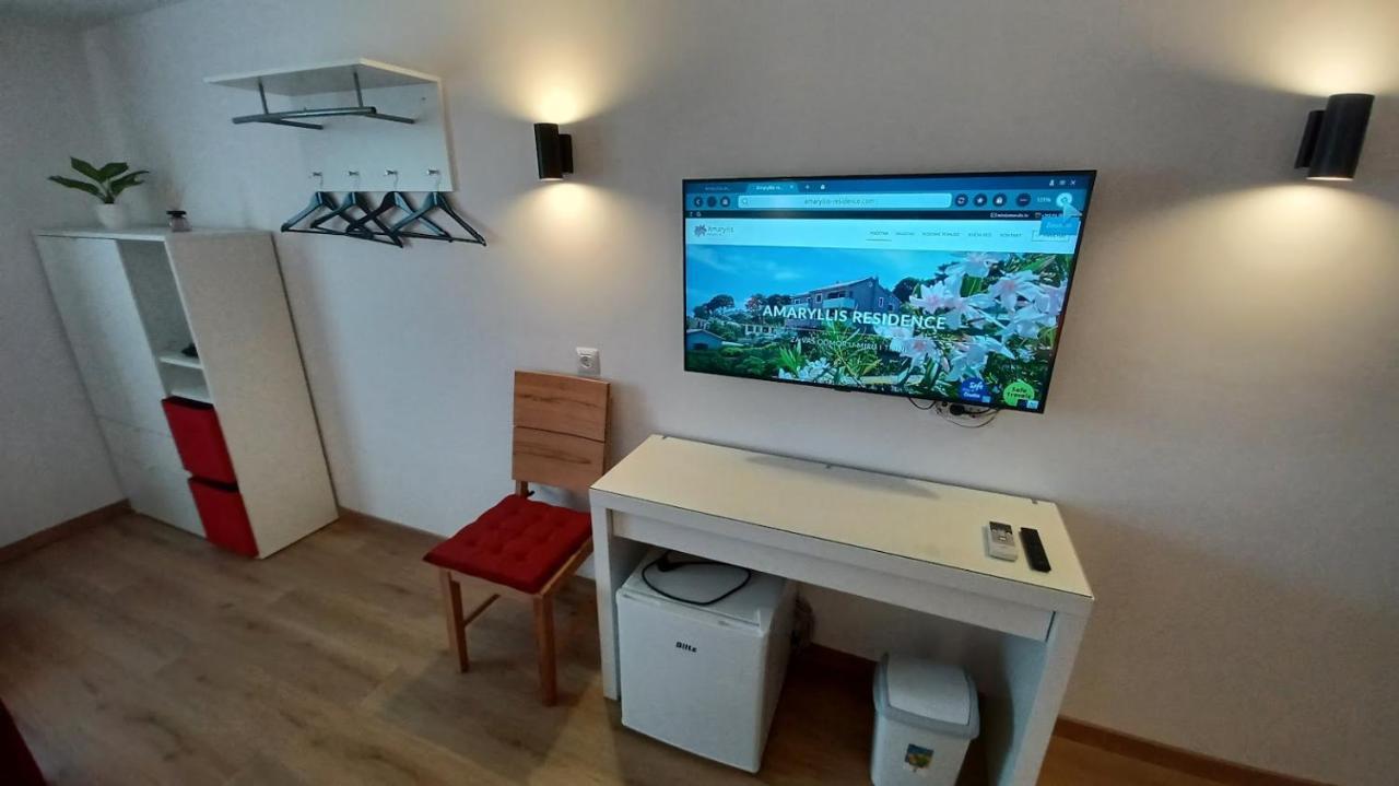 Amaryllis Residence, Apartment Diana & Deluxe Rooms With Shared Kitchen ヴェリ・ロシニュ エクステリア 写真
