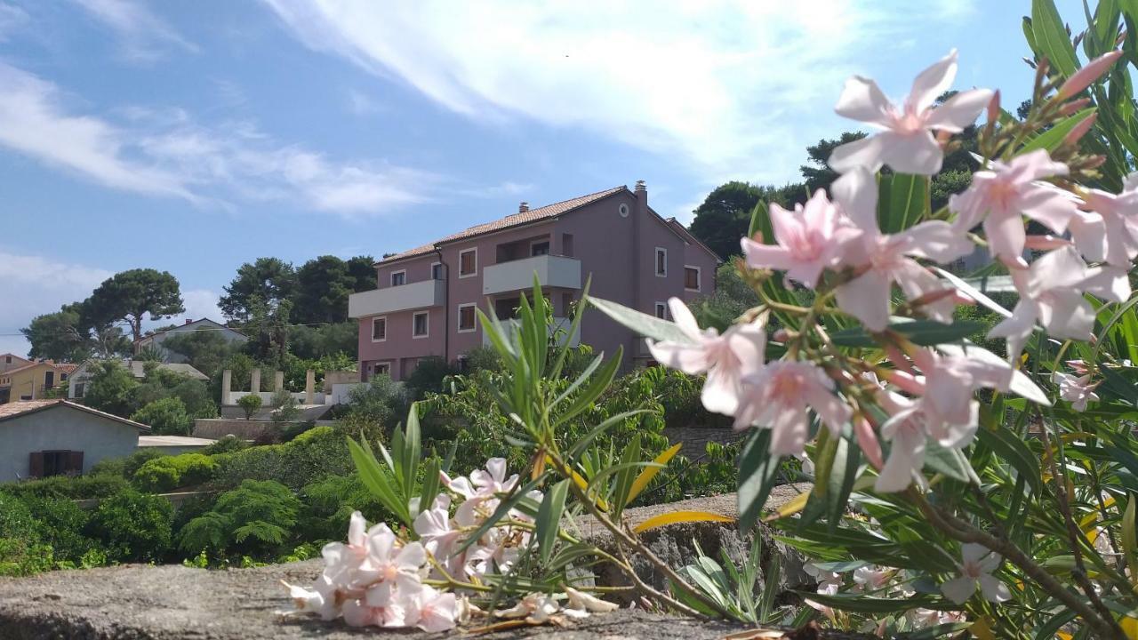 Amaryllis Residence, Apartment Diana & Deluxe Rooms With Shared Kitchen ヴェリ・ロシニュ エクステリア 写真